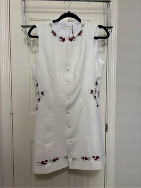 Commense White Sleeveless Button-Front Dress with Red Rose Embroidery